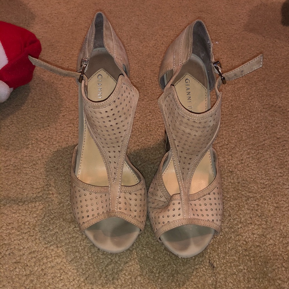 GB nude wedge